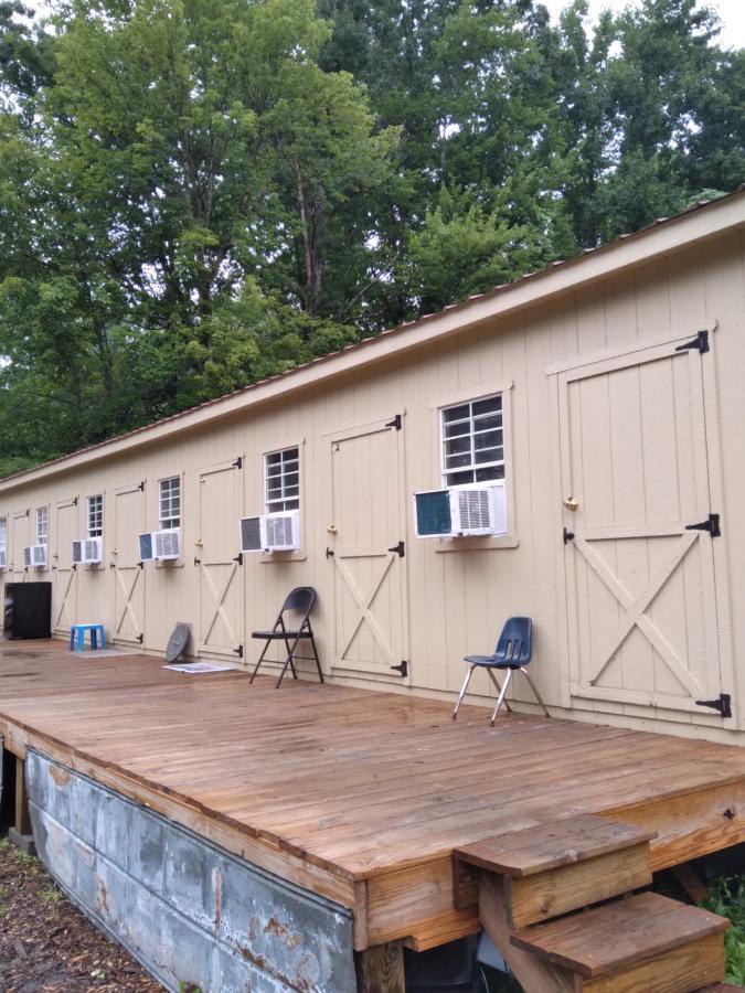 Chicken Coop Hostel Cosby Exterior photo